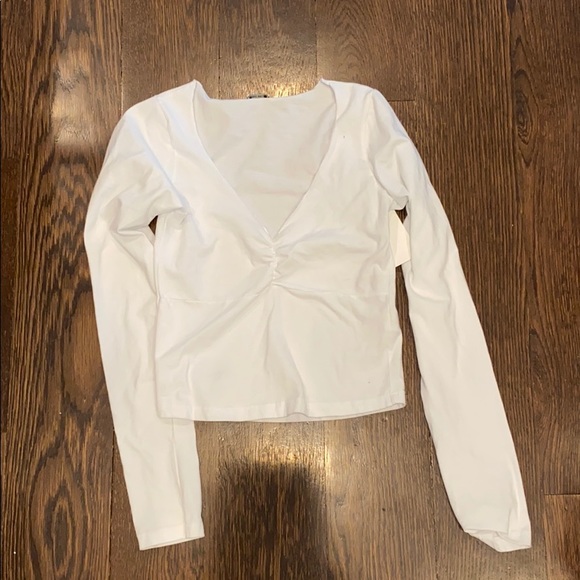 Brandy Melville NWOT Gina cinched Top - Picture 2 of 3